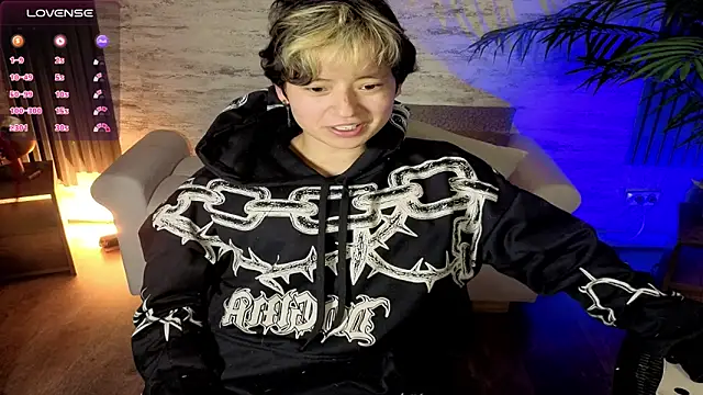 Snapshot of RedHood_1 chatting on March 13, 12:12 pm RedHood 1 online show from March 13, 12:12 pm