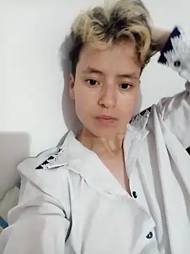 Snapshot of RedHood_1 chatting on March 19, 3:32 am RedHood 1 online show from March 19, 3:32 am