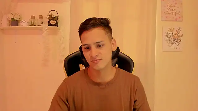 Snapshot of sexy_andres01 chatting on March 26, 3:39 pm sexy andres01 online show from March 26, 3:39 pm