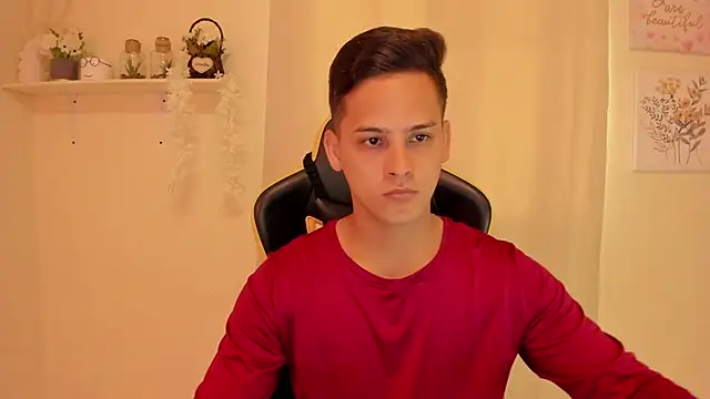 Snapshot of sexy_andres01 chatting on April 10, 2:55 pm sexy andres01 online show from April 10, 2:55 pm