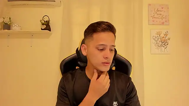 sexy andres01 online show from May 20, 1:39 pm