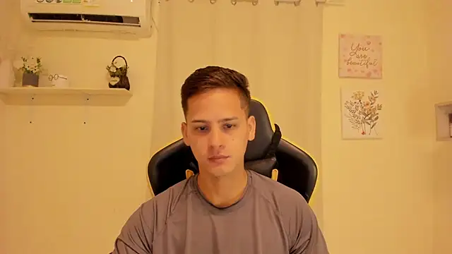 sexy andres01 online show from June 8, 1:44 pm