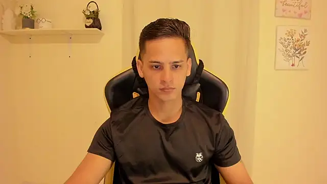 sexy andres01 online show from June 18, 1:59 pm