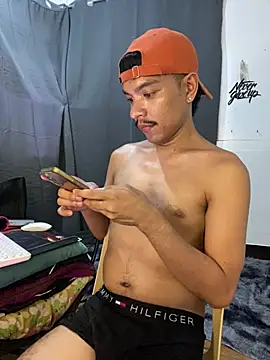 Snapshot of asian_darlingcummersxXx chatting on July 7, 6:47 am asian darlingcummersxXx online show from July 7, 6:47 am