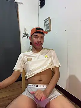 Snapshot of asian_darlingcummersxXx chatting on July 9, 5:28 pm asian darlingcummersxXx online show from July 9, 5:28 pm
