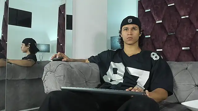 Snapshot of TonyBenedetti chatting on March 28, 8:30 pm TonyBenedetti online show from March 28, 8:30 pm