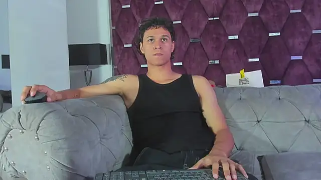 TonyBenedetti online show from June 18, 8:46 pm