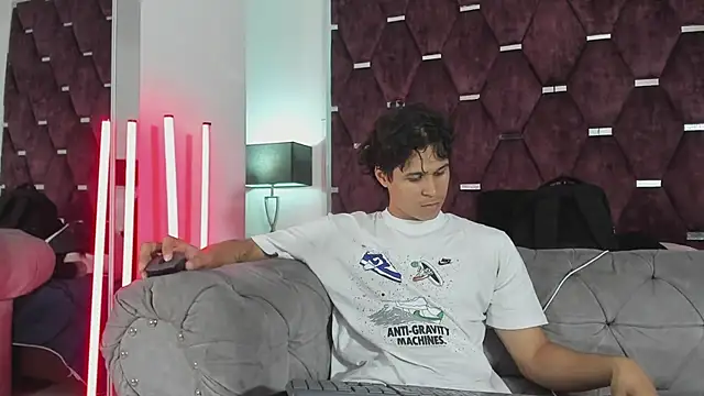 TonyBenedetti online show from July 30, 9:03 pm