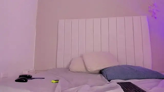Snapshot of sophia_walkett_ chatting on April 9, 2:11 pm sophia walkett online show from April 9, 2:11 pm