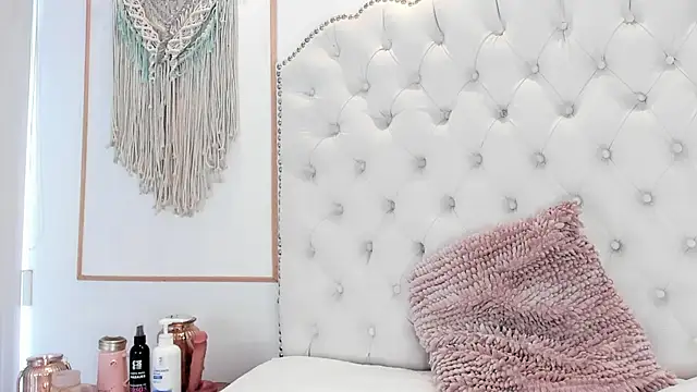 Snapshot of Sara_funy chatting on March 12, 12:33 pm Sara funy online show from March 12, 12:33 pm