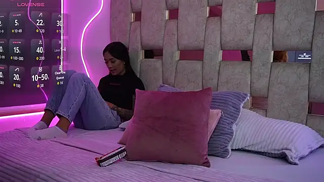 Snapshot of liasuaza chatting on March 12, 12:22 pm liasuaza online show from March 12, 12:22 pm