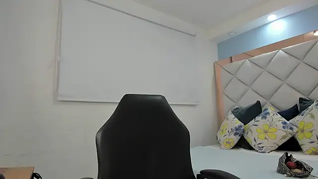 miaa diamondd online show from April 7, 10:20 pm