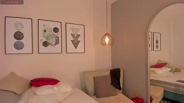 MadisonJackson  online show from March 24, 11:59 am