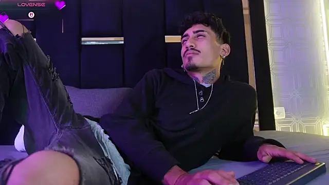 Snapshot of Dark_Eros_ chatting on March 8, 7:28 pm Dark Eros online show from March 8, 7:28 pm