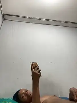 Snapshot of zamanguni1999 chatting on February 27, 3:50 am zamanguni1999 online show from February 27, 3:50 am