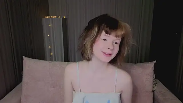 Snapshot of MikassaBowl chatting on March 5, 9:05 am MikassaBowl online show from March 5, 9:05 am