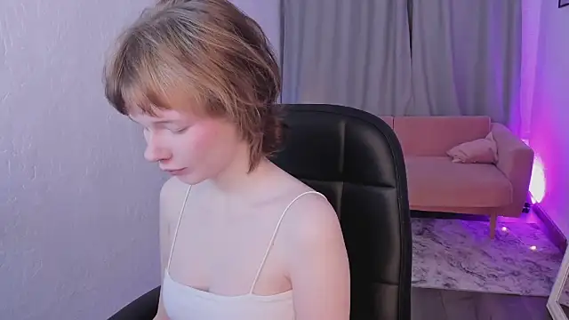 Snapshot of MikassaBowl chatting on March 26, 8:58 pm MikassaBowl online show from March 26, 8:58 pm