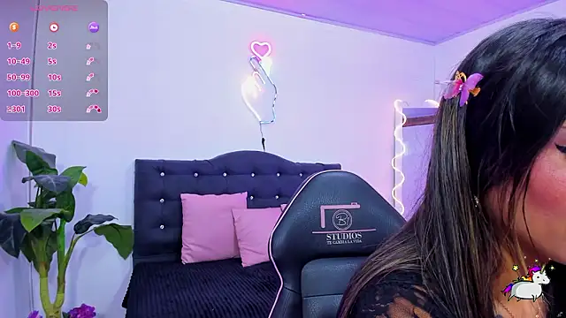 Snapshot of LINDSAY_TAY chatting on March 17, 3:33 am LINDSAY TAY online show from March 17, 3:33 am