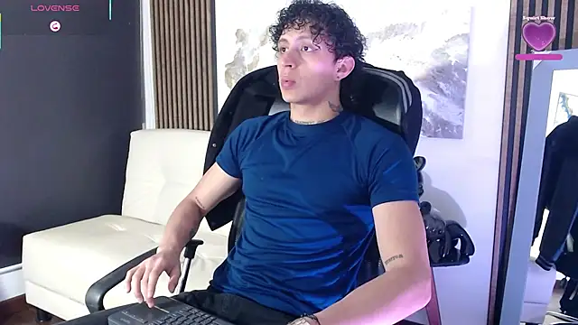 Snapshot of Jay_Taylor1_ chatting on March 5, 3:35 am Jay Taylor1 online show from March 5, 3:35 am