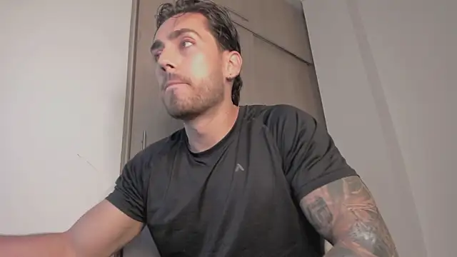 Snapshot of Axel__Blaze chatting on March 12, 12:22 pm Axel Blaze online show from March 12, 12:22 pm