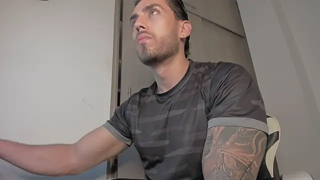 Snapshot of Axel__Blaze chatting on March 13, 12:23 pm Axel Blaze online show from March 13, 12:23 pm