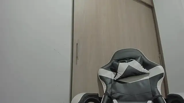 Snapshot of Axel__Blaze chatting on March 14, 1:27 pm Axel Blaze online show from March 14, 1:27 pm