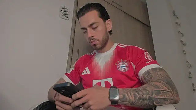 Snapshot of Axel__Blaze chatting on March 18, 12:19 pm Axel Blaze online show from March 18, 12:19 pm