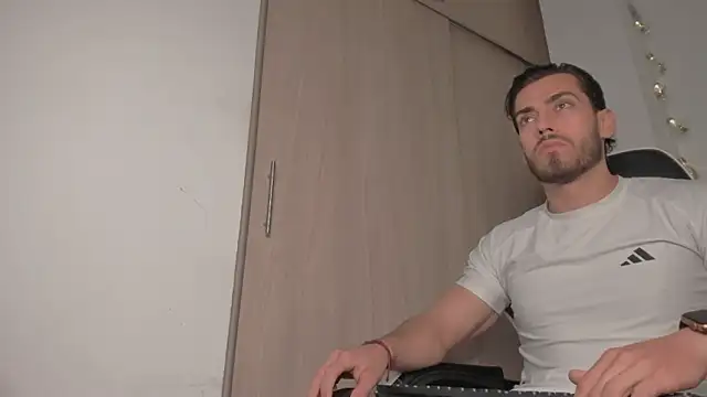 Snapshot of Axel__Blaze chatting on March 24, 12:10 pm Axel Blaze online show from March 24, 12:10 pm