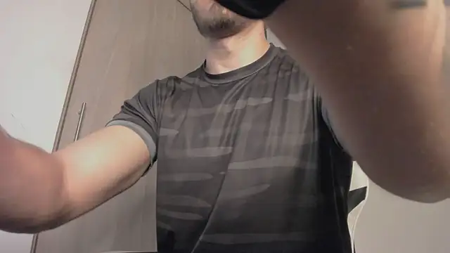 Snapshot of Axel__Blaze chatting on March 25, 12:33 pm Axel Blaze online show from March 25, 12:33 pm