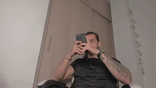 Snapshot of Axel__Blaze chatting on March 27, 12:16 pm Axel Blaze online show from March 27, 12:16 pm