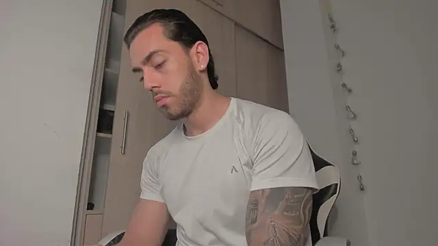 Snapshot of Axel__Blaze chatting on March 28, 12:27 pm Axel Blaze online show from March 28, 12:27 pm