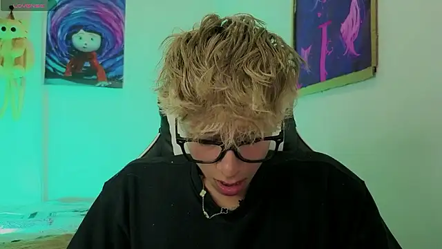 Snapshot of Ryan_sweet chatting on March 16, 5:44 am Ryan sweet online show from March 16, 5:44 am