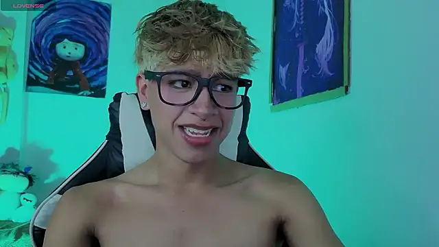 Snapshot of Ryan_sweet chatting on March 18, 11:52 pm Ryan sweet online show from March 18, 11:52 pm