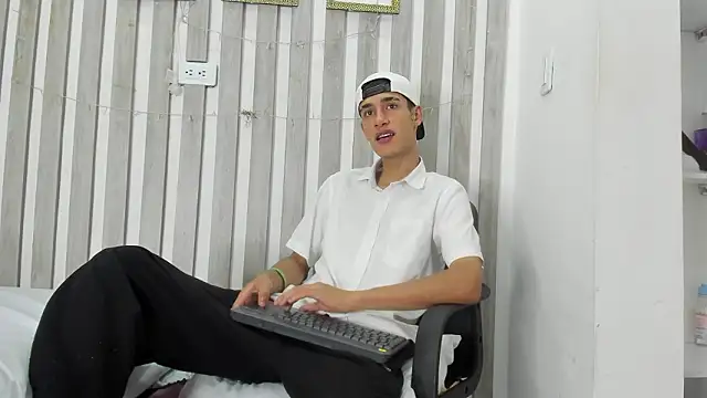 Thiagoduarte  online show from March 11, 11:38 am