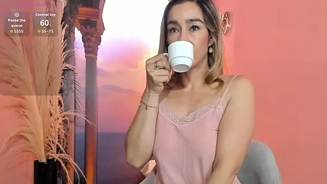 Snapshot of Madam_Dalila chatting on March 15, 10:43 am Madam Dalila online show from March 15, 10:43 am