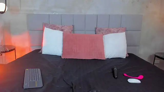 Snapshot of Olivia_Sinclair chatting on March 16, 12:53 pm Olivia Sinclair online show from March 16, 12:53 pm