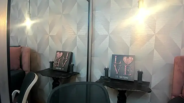 Scarlet 22  online show from March 21, 6:00 pm