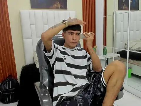 Snapshot of Thiago_collinss chatting on March 5, 10:39 pm Thiago collinss online show from March 5, 10:39 pm