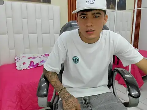 Snapshot of Thiago_collinss chatting on March 21, 9:40 pm Thiago collinss online show from March 21, 9:40 pm