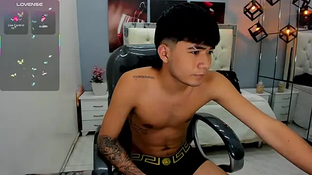 Snapshot of Thiago_collinss chatting on June 18, 10:47 pm Thiago collinss online show from June 18, 10:47 pm