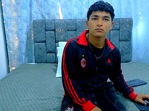 Snapshot of Brandon_Wesly chatting on March 24, 12:43 pm Brandon Wesly online show from March 24, 12:43 pm