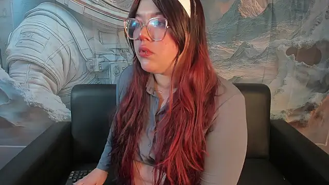 NicoleeDemara online show from March 12, 9:10 pm