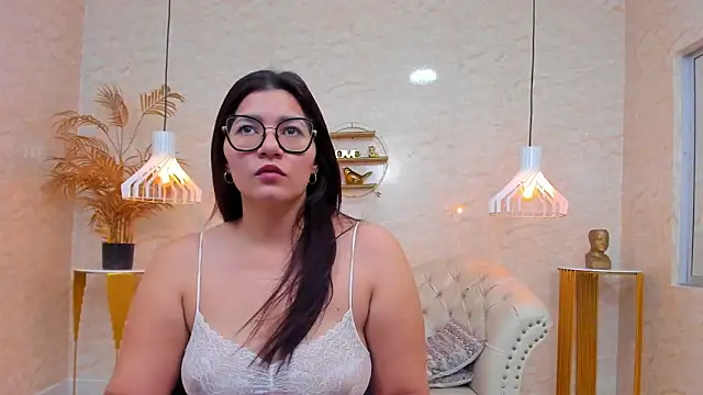 Snapshot of Mia_Curvyy chatting on March 15, 11:27 am Mia Curvyy online show from March 15, 11:27 am