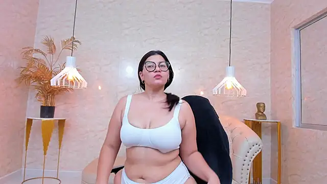 Snapshot of Mia_Curvyy chatting on March 16, 11:25 am Mia Curvyy online show from March 16, 11:25 am
