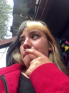 Snapshot of Sara_92 chatting on March 9, 9:41 pm Sara 92 online show from March 9, 9:41 pm