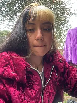 Snapshot of Sara_92 chatting on March 10, 4:56 pm Sara 92 online show from March 10, 4:56 pm