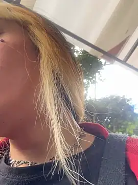 Snapshot of Sara_92 chatting on March 21, 9:18 pm Sara 92 online show from March 21, 9:18 pm