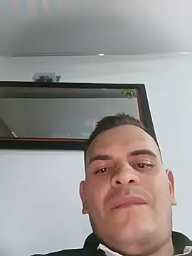 Snapshot of Edwin_Q chatting on June 9, 3:29 am Edwin Q online show from June 9, 3:29 am