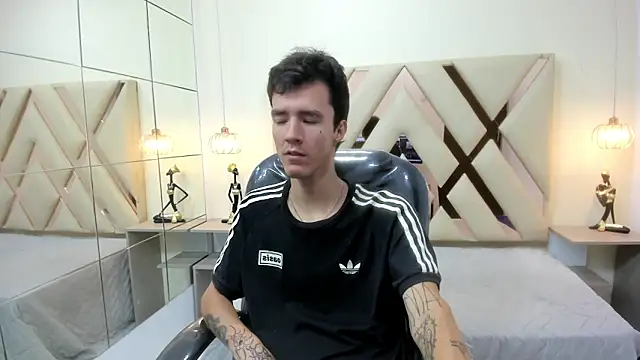 CamiEvan online show from March 19, 7:40 pm