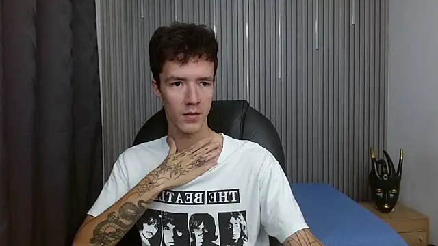 CamiEvan online show from March 25, 7:09 pm